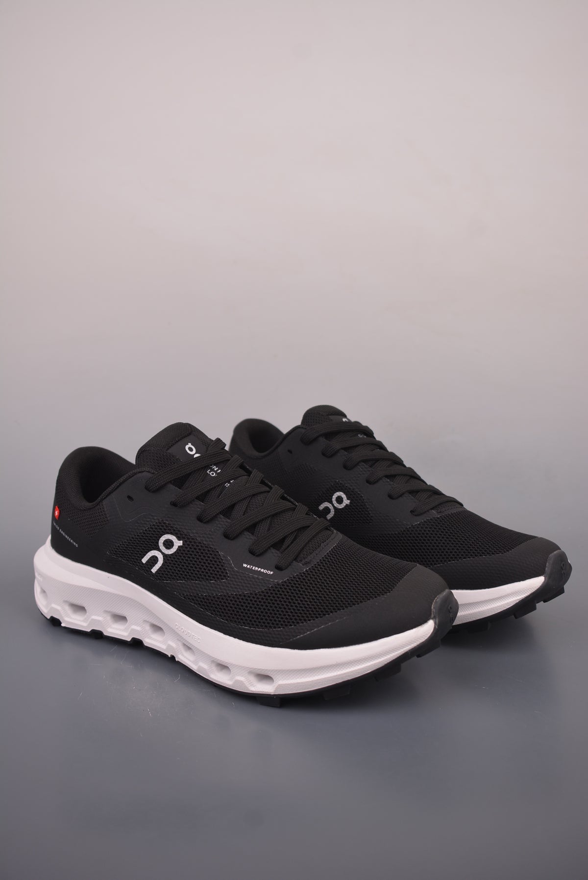 On CloudVista 3 Mid WP "Black/White"